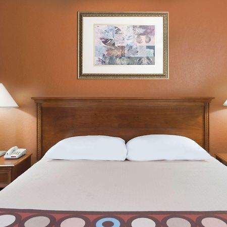 Super 8 By Wyndham Taylorville Il Bagian luar foto