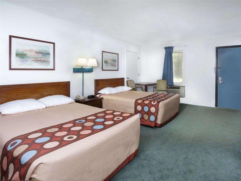 Super 8 By Wyndham Taylorville Il Bagian luar foto