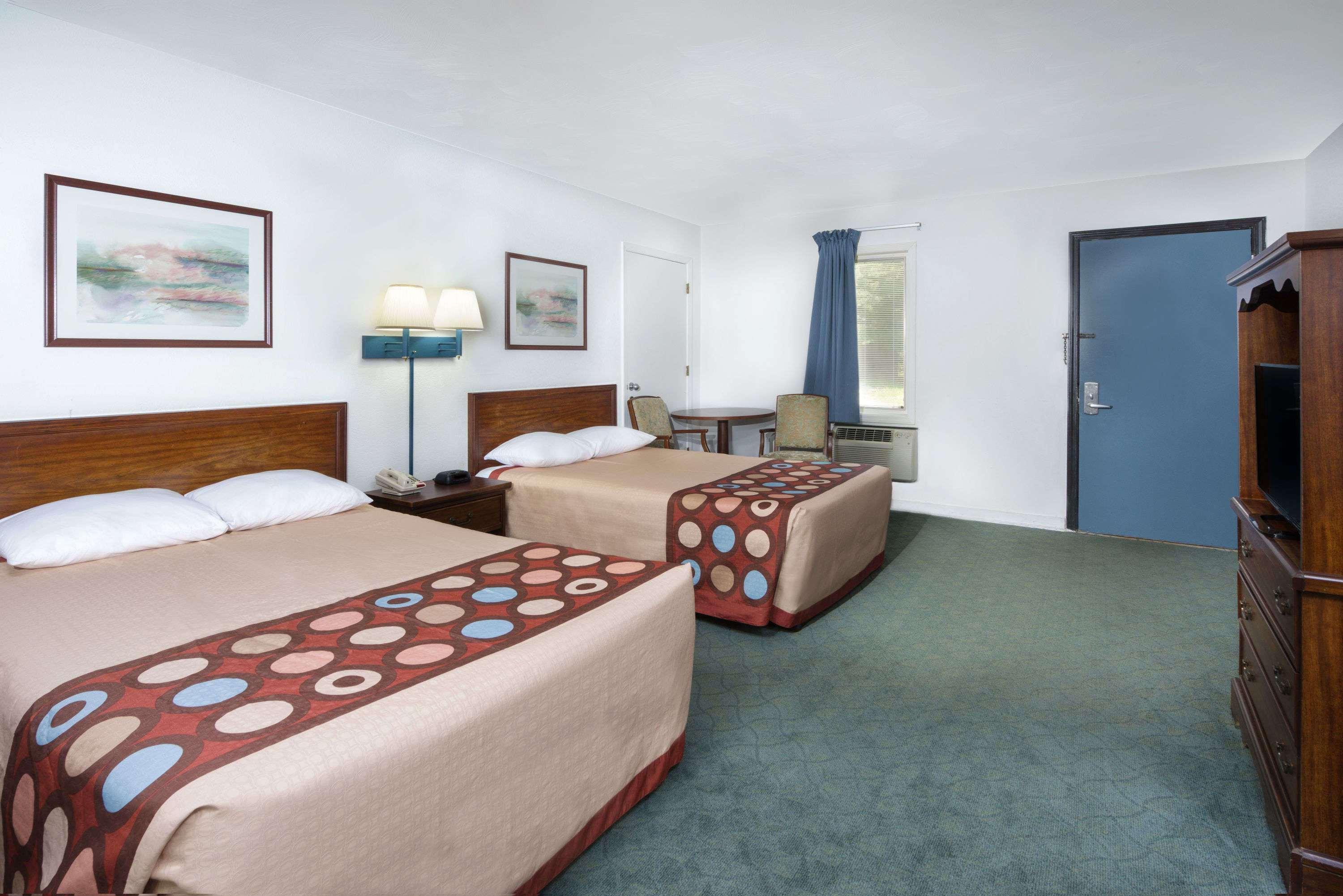 Super 8 By Wyndham Taylorville Il Bagian luar foto