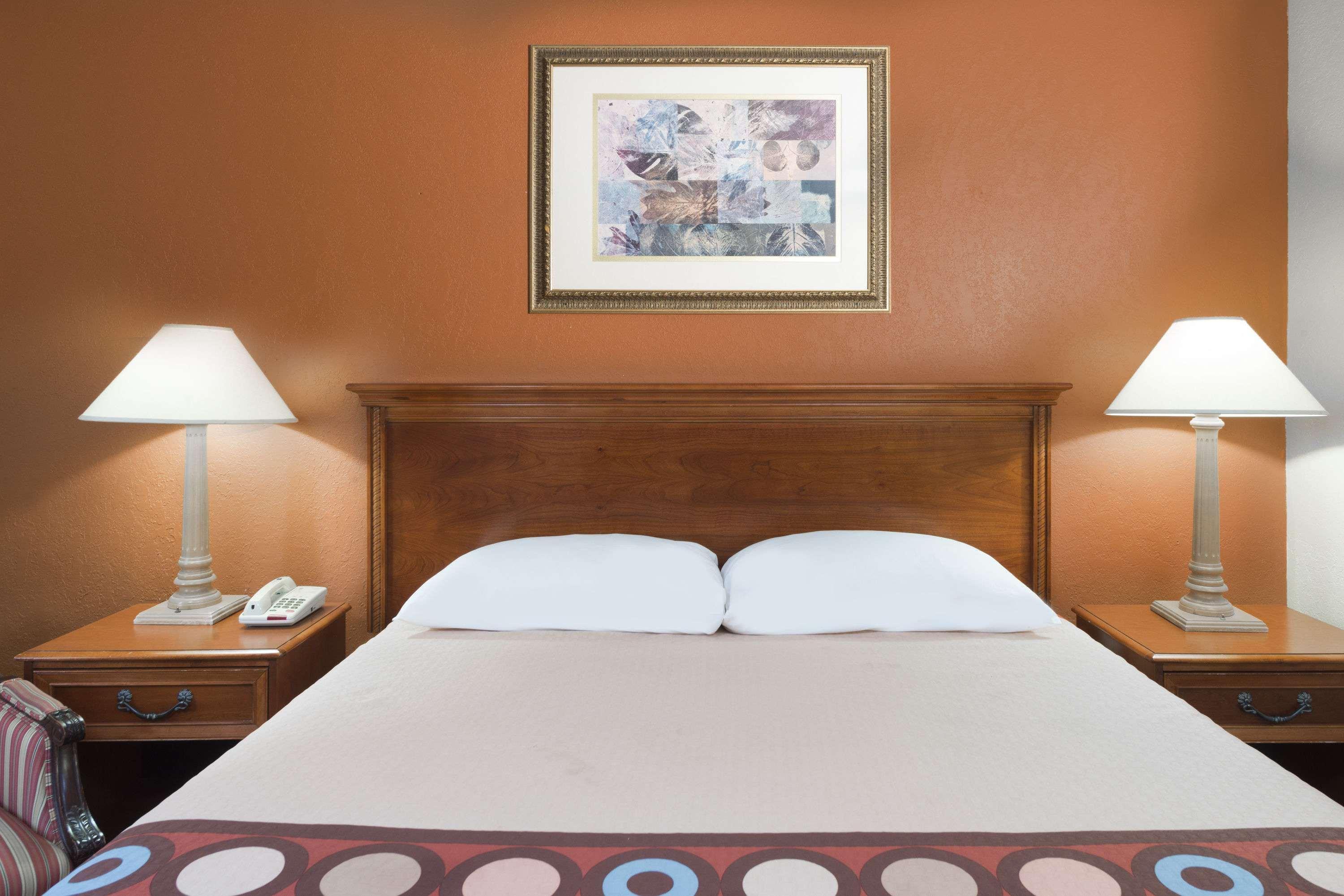 Super 8 By Wyndham Taylorville Il Bagian luar foto