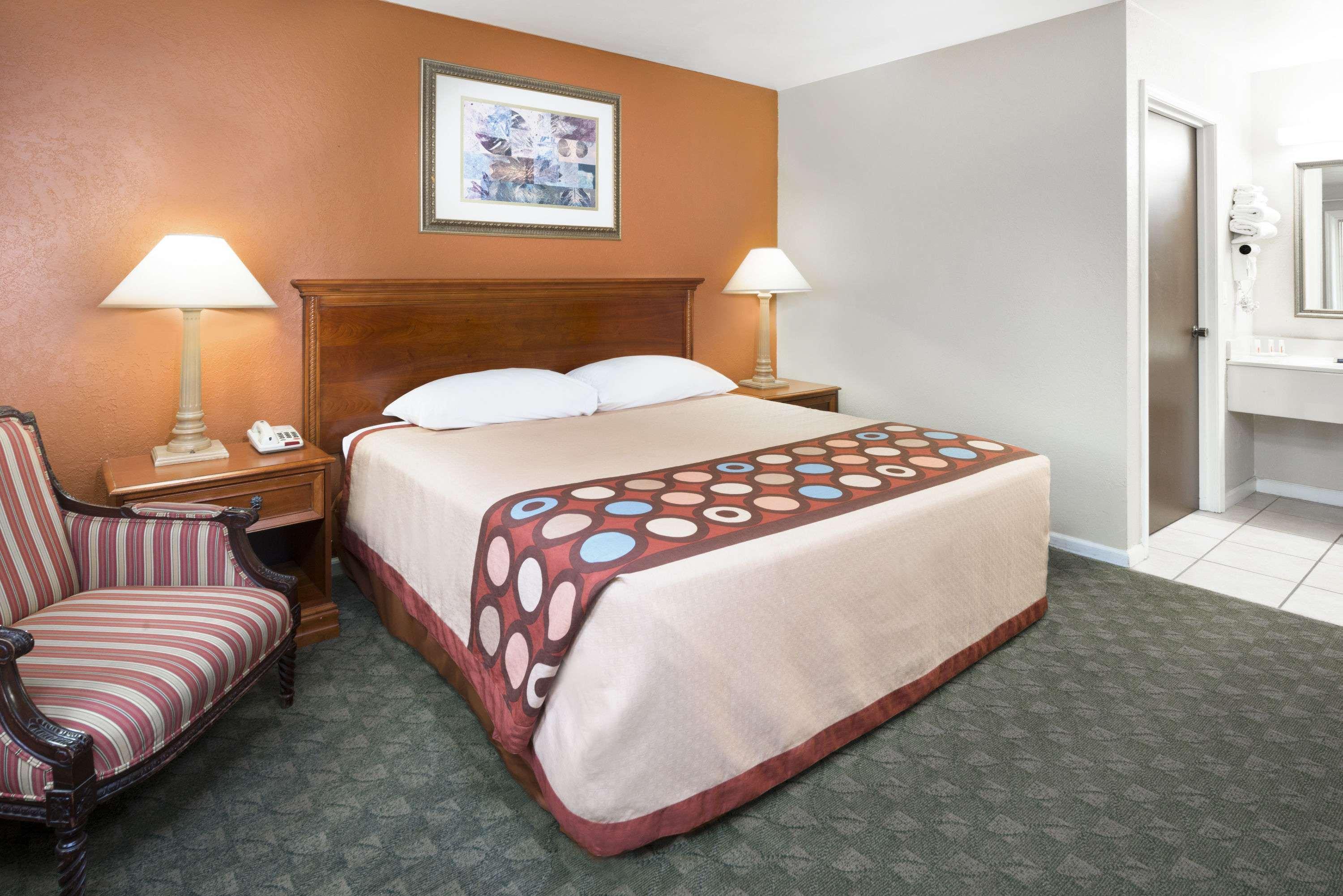 Super 8 By Wyndham Taylorville Il Bagian luar foto