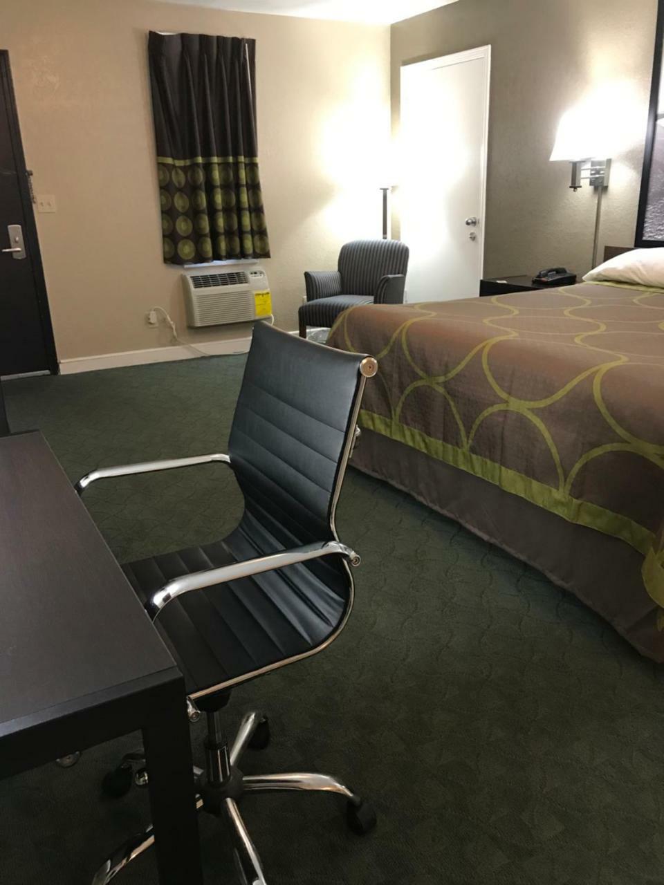 Super 8 By Wyndham Taylorville Il Bagian luar foto